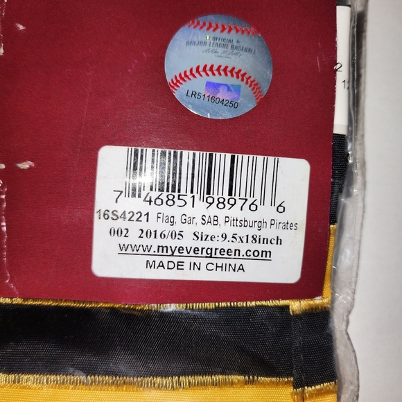 Collegiate Decorative Flag - Picture 5 of 7